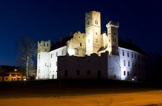 Фото замка ночью.&nbsp;Бржецлав.