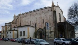 Монастырь и церковь Сан-Франсишку распол