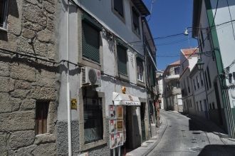 Узкая улица Ковильяна.