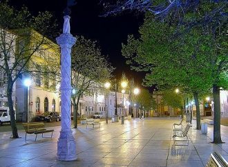 Город Бежа ночью.