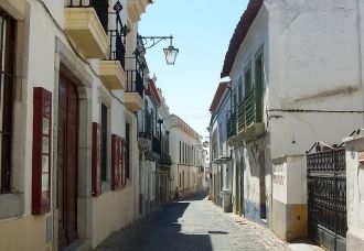 На улице города Бежа.