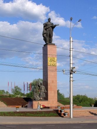 Памятник «Героям фронта и тыла».