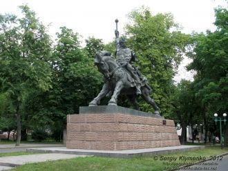 Памятник Богдану Хмельницкому.