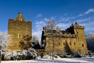 Заснеженный замок Дин