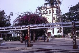 Площадь в центре города. Фотография 1986