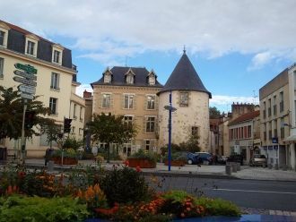 Монлюсон. Франция. Фото города.