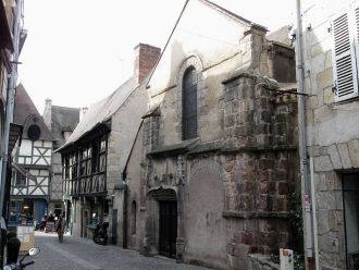 На улице города Монлюсон.