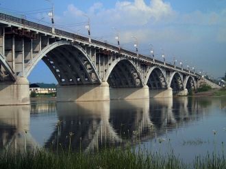 Городской мост через Бию.