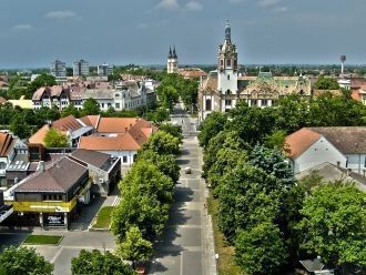 Кишкунфеледьхаза c высоты.