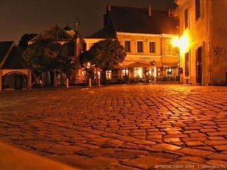 Ночная жизнь в городе Сентендре.