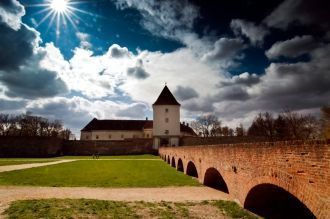 Замок. Шарвар.