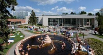 Туристы на отдыхе. Дьюла.