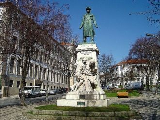 Памятник Карвалью Араухо.