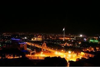 Вид на ночной Душанбе.