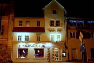 Ночной город Салдус.