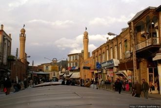 Улица у входа на рынок в Тебризе.