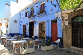 На улице города Дения.