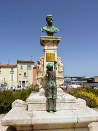 Памятник в Мартиге.&nbsp;