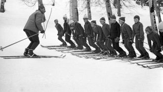 Лыжная тренировка - историческое изображ