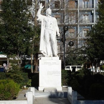 Статуя Эммануила Паппаса.