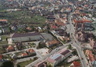 Город Балатонфюред с высоты птичьего пол