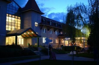 Город Мошонмадьяровар ночью.