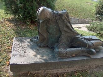 Мемориал жертвам Второй мировой войны.