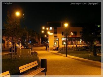 Город Дьёндьёш ночью.