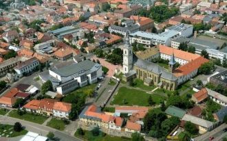 Город Дьёндьёш с высоты птичьего полета.