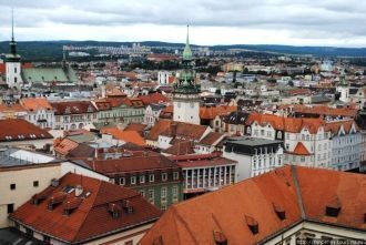 Брюне c высоты.