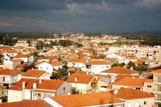 Крыши домов Эштаррежи с высоты.