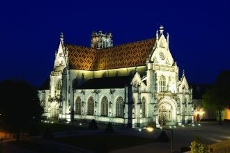 Бурк-ан-Брес в ночных красках.