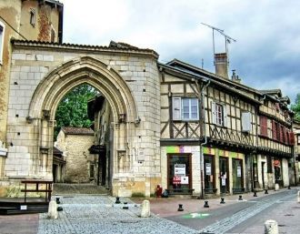 На улице города Бурк-ан-Брес.