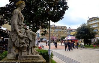 На улице города Кардица.