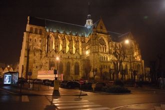 Прогулка ночными улицами города Сен-Кант