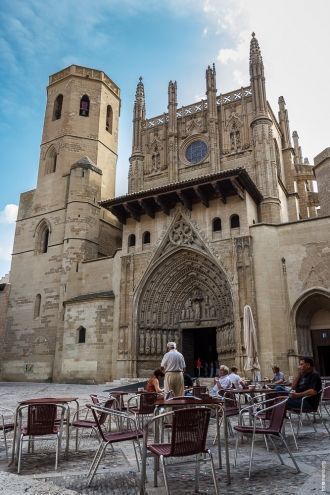 Туристы города Уэска.