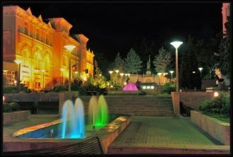 Рымнику-Вылча ночью.