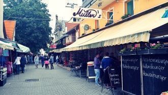 Пешеходы на улицах города