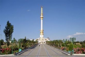 Памятник в Ашхабаде, Туркменистан