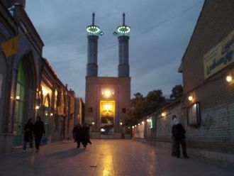 Люди в г. Зенджан.