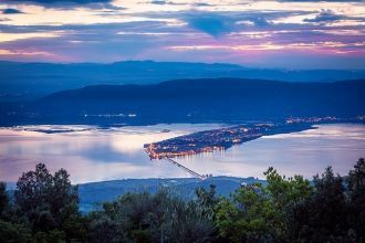 Ночной город Орбетелло.