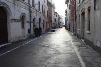 На улице города Орбетелло.