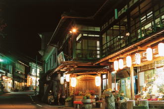 Ночь на улицах города Нара.