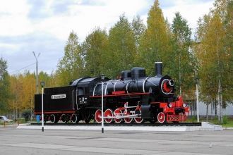 Паровоз-памятник Еа−3246.