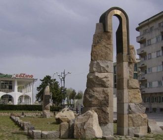 Памятник Героям.