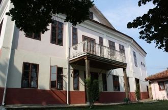В городе находится Дом-музей „Алеко Конс