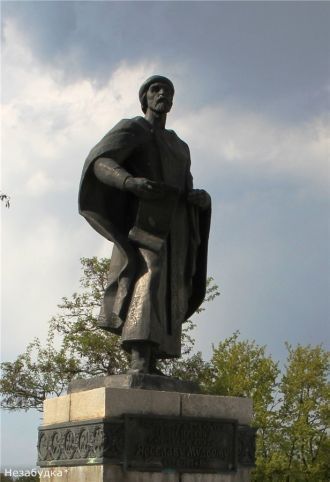 Памятник князю Ярославу Мудрому (978-105