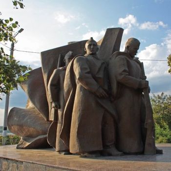 Памятник сызранским солдатам ВОВ.