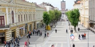 Пешеходы на улицах города
