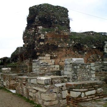 Руины древнего замка.